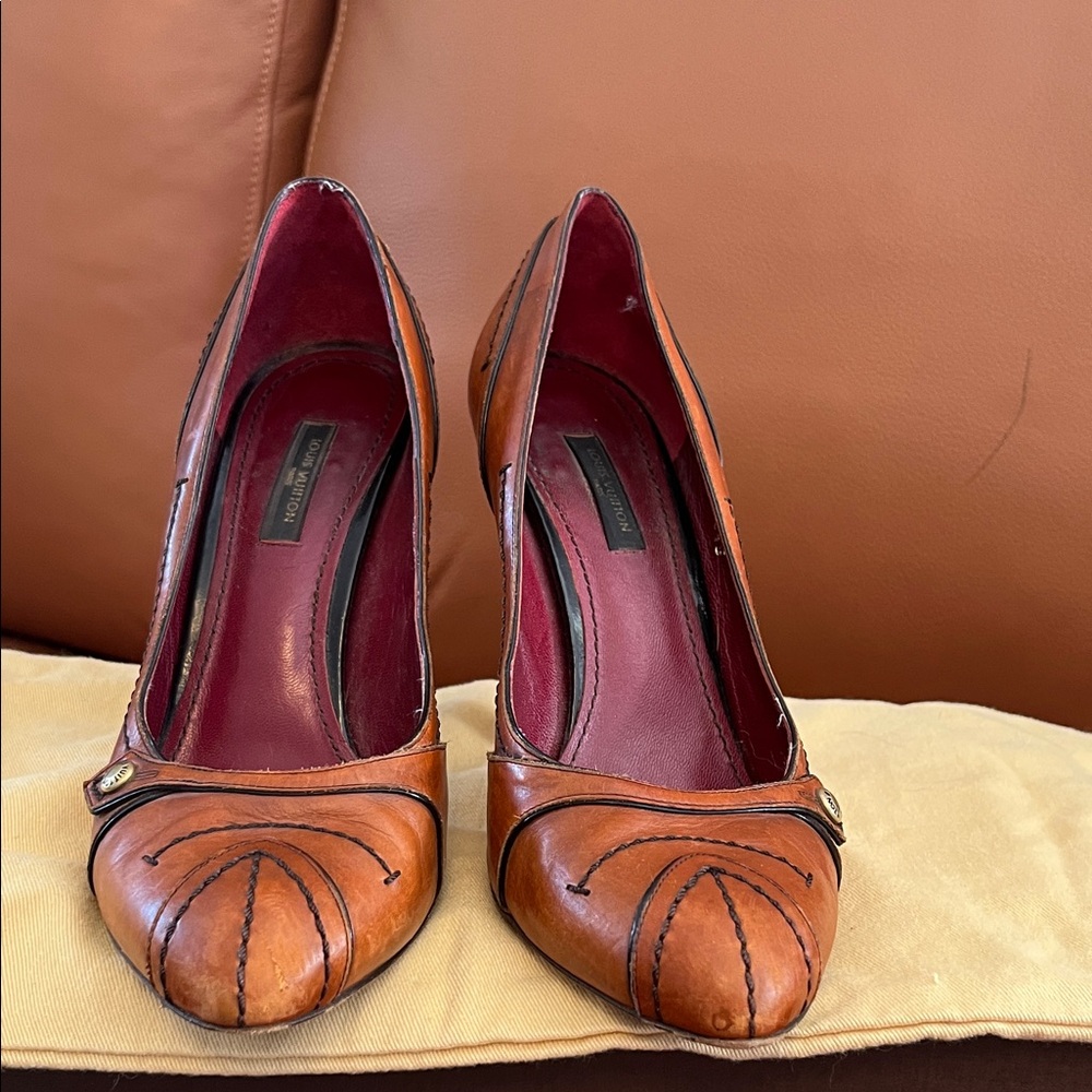 Vintage Louis Vuitton Cognac Leather Pump